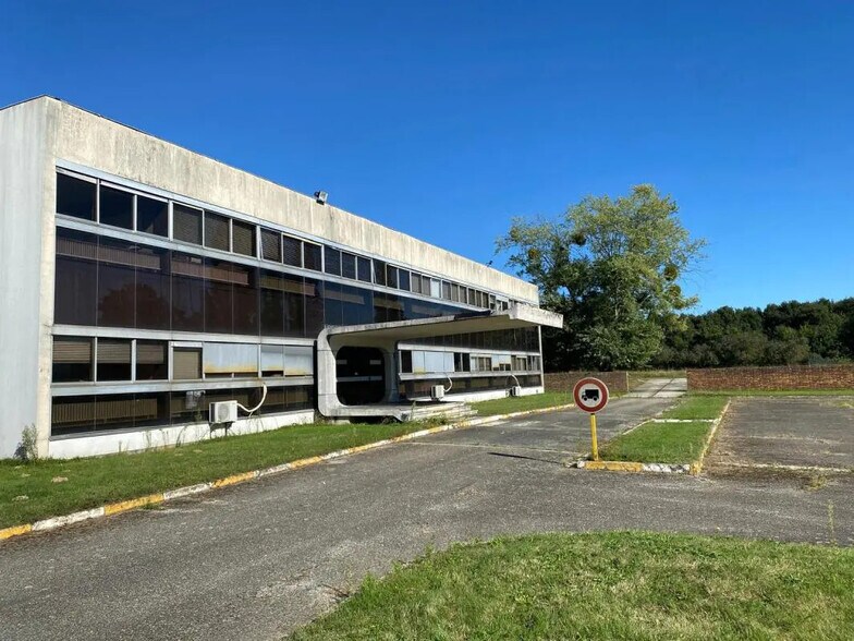 Retail in Épernon for lease - Building Photo - Image 3 of 6