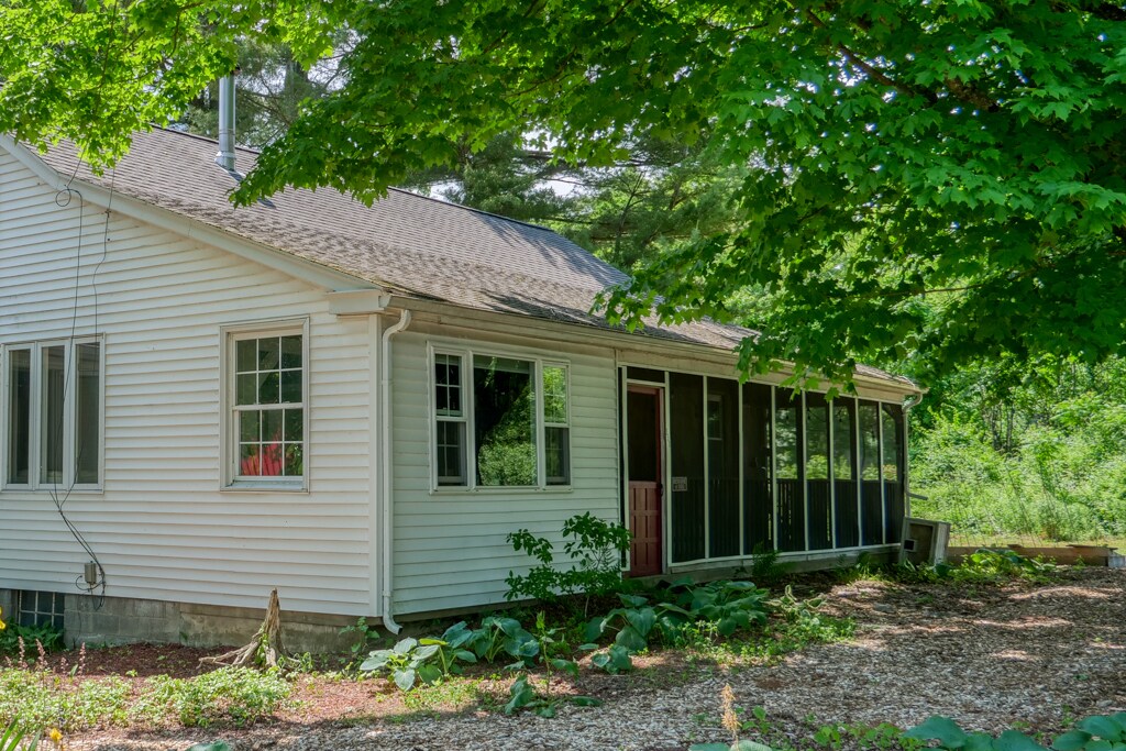 358 N Loomis St, Southwick, MA 01077