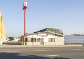 Standalone Restaurant w/ Large Parking Lot - Parking Garage