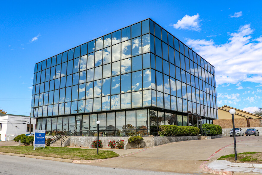 6750 Locke Ave, Fort Worth, TX for lease - Building Photo - Image 1 of 7