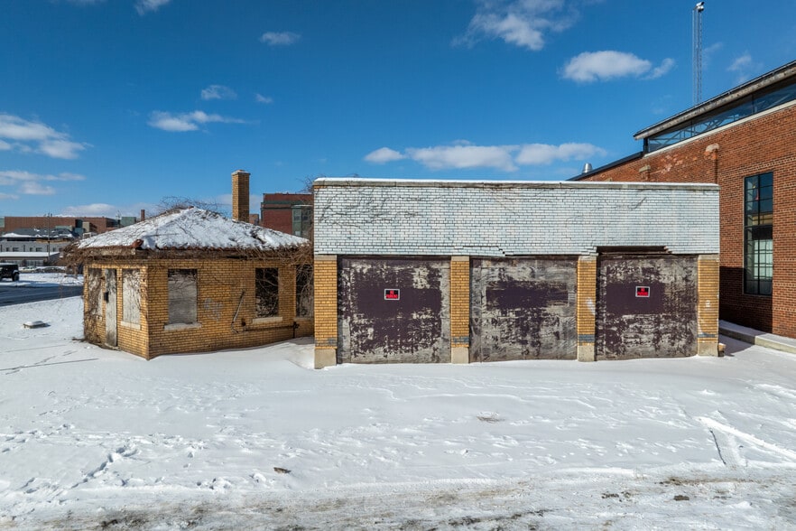3100 Brush St, Detroit MI - Gas Station