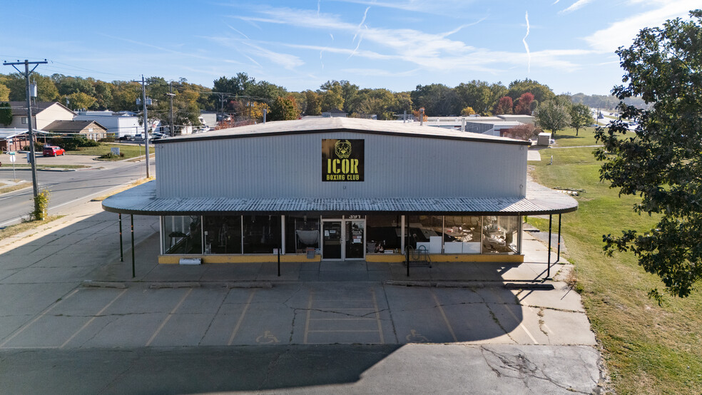 391 Highland Ave, Iowa City, IA for lease - Building Photo - Image 2 of 15