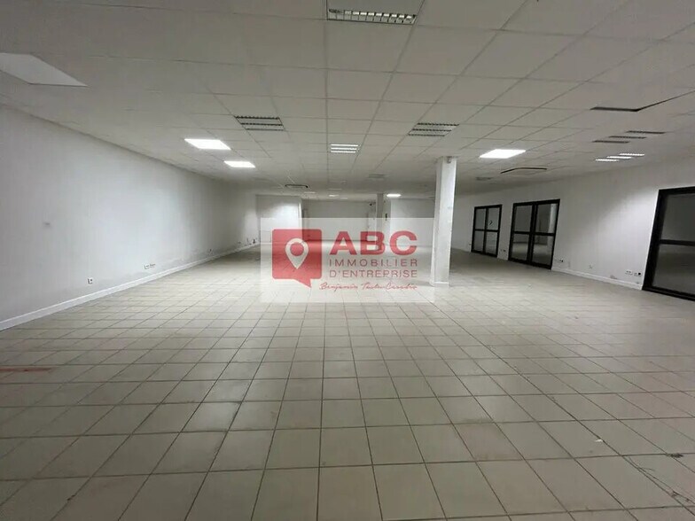 Office in Lattes for lease - Building Photo - Image 2 of 8