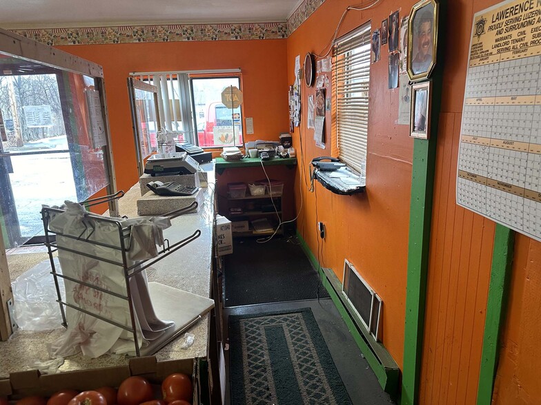 221 Schuyler Ave, Kingston, PA for sale - Interior Photo - Image 2 of 11