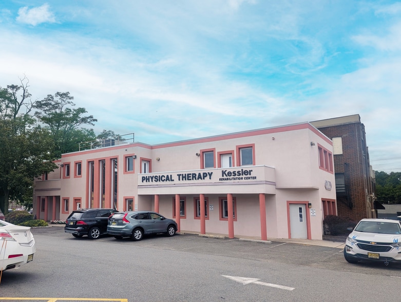 194 The Plz, Teaneck, NJ for lease - Primary Photo - Image 1 of 1