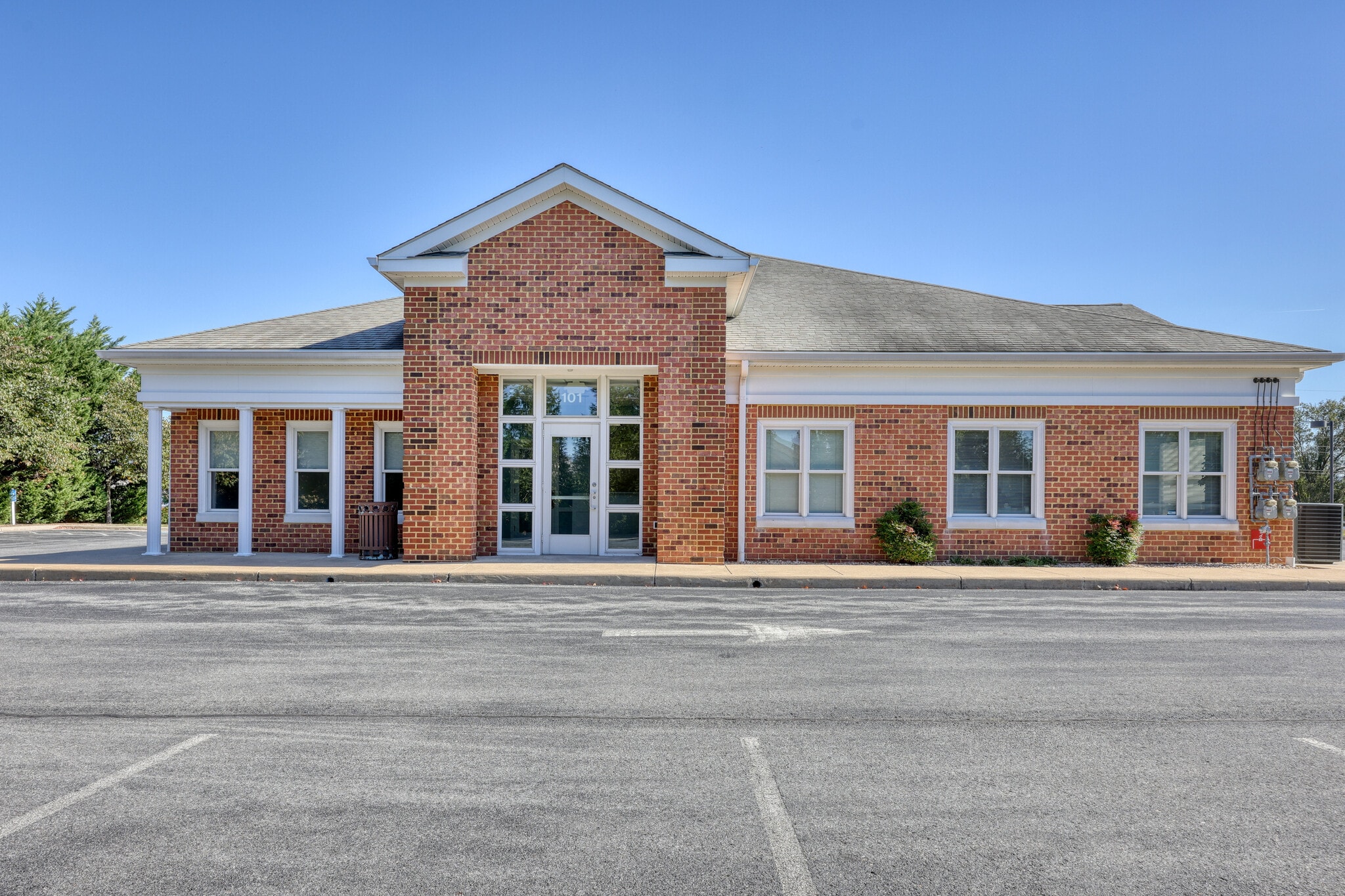 1066 Hisey Ave, Woodstock, VA for lease Building Photo- Image 1 of 18
