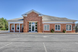 1066 Hisey Ave, Woodstock, VA for lease Building Photo- Image 1 of 18