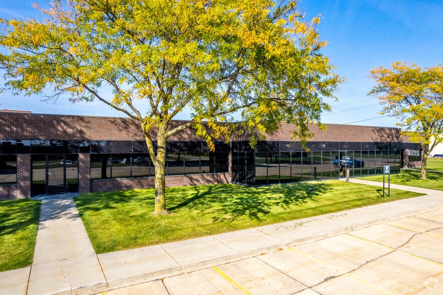 4500-4570 114th St, Urbandale, IA for lease - Building Photo - Image 1 of 5