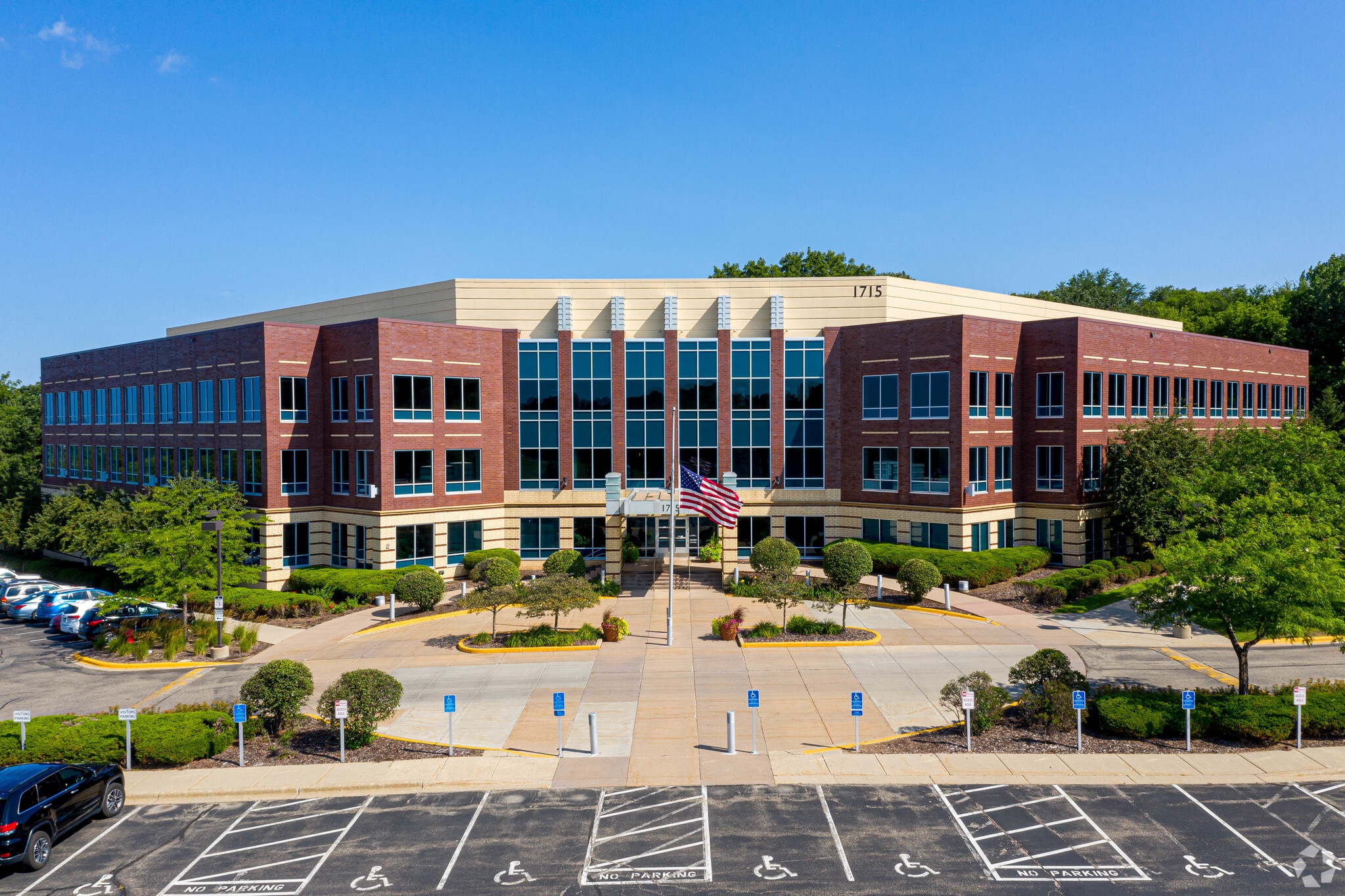 1715 Yankee Doodle Rd, Eagan, MN 55121