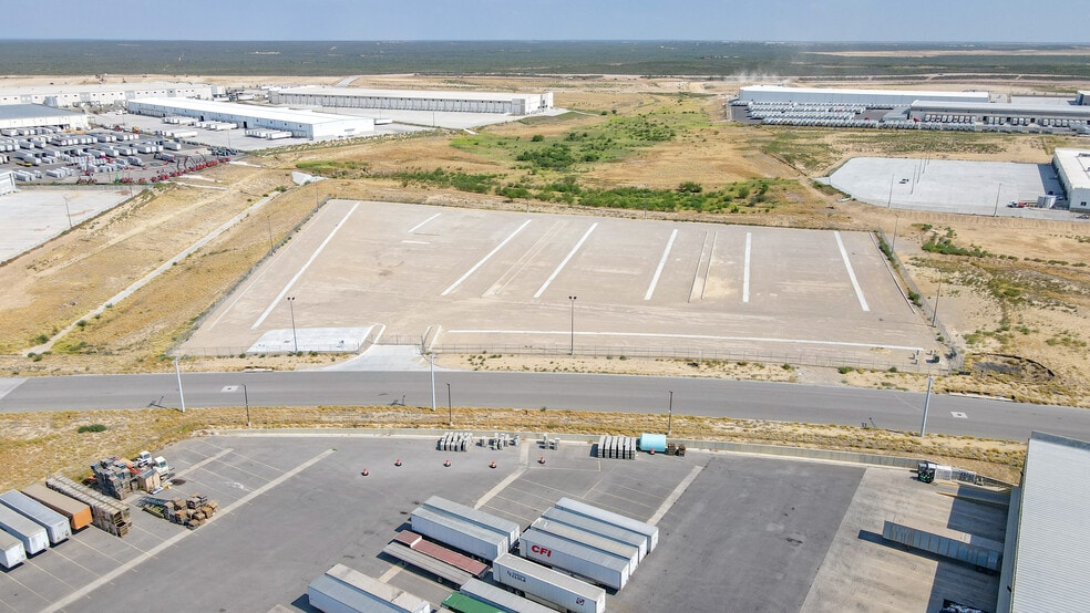 1120 Reuthinger Pkwy, Laredo, TX for lease - Building Photo - Image 3 of 8