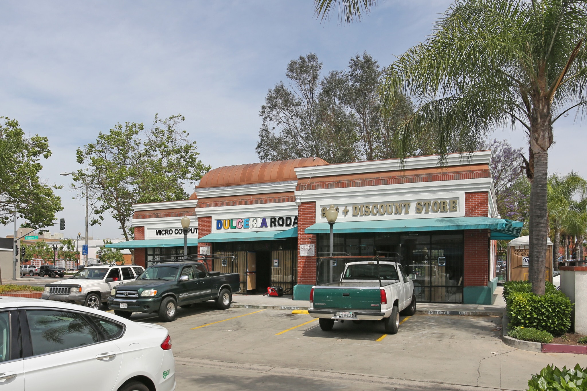 200-220 W 1st St, Santa Ana, CA for lease Primary Photo- Image 1 of 3