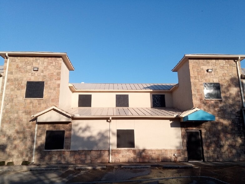 1011 W Grove St, Kaufman, TX for sale - Building Photo - Image 2 of 5