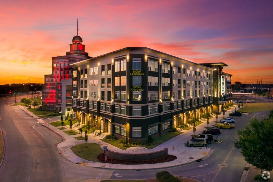 727 E Main Pl, Jenks, OK for sale - Primary Photo - Image 1 of 1