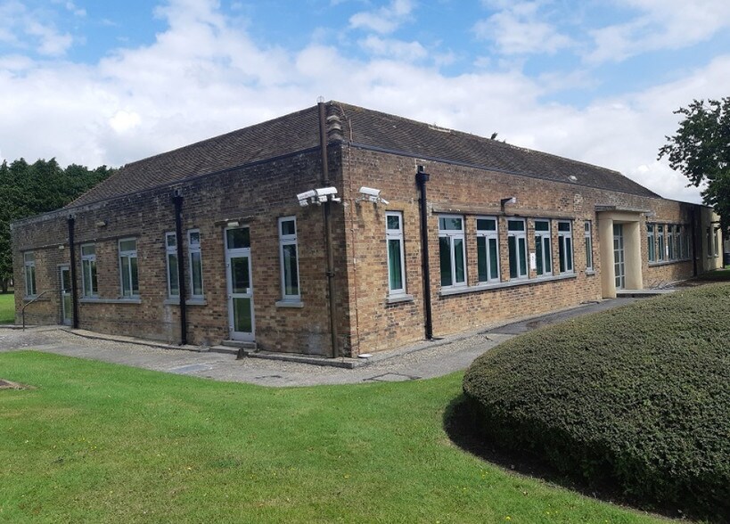 Red Barn Ln, Wroughton for sale - Building Photo - Image 1 of 1