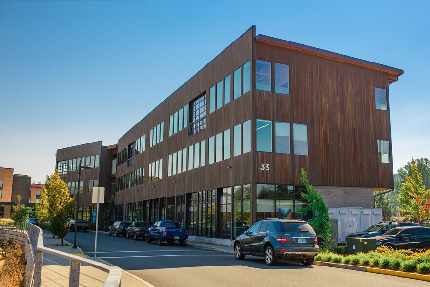 33 Nichols Pkwy, Hood River, OR for lease - Building Photo - Image 2 of 18
