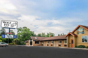 Wolf Inn Hotel - Motel