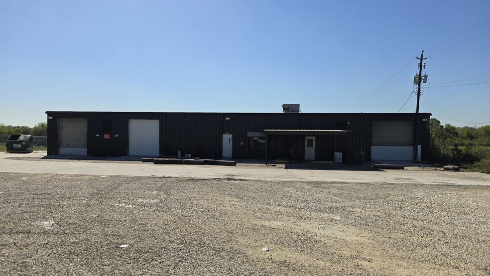 1801 Decker Dr, Baytown, TX for lease - Building Photo - Image 1 of 8