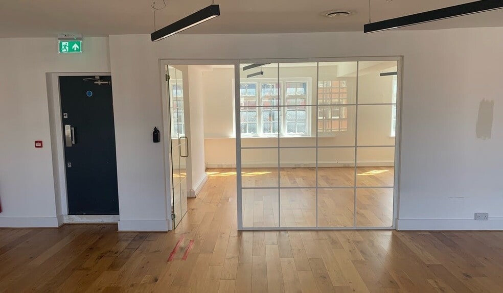 465 Brixton Rd, London for lease - Interior Photo - Image 2 of 3