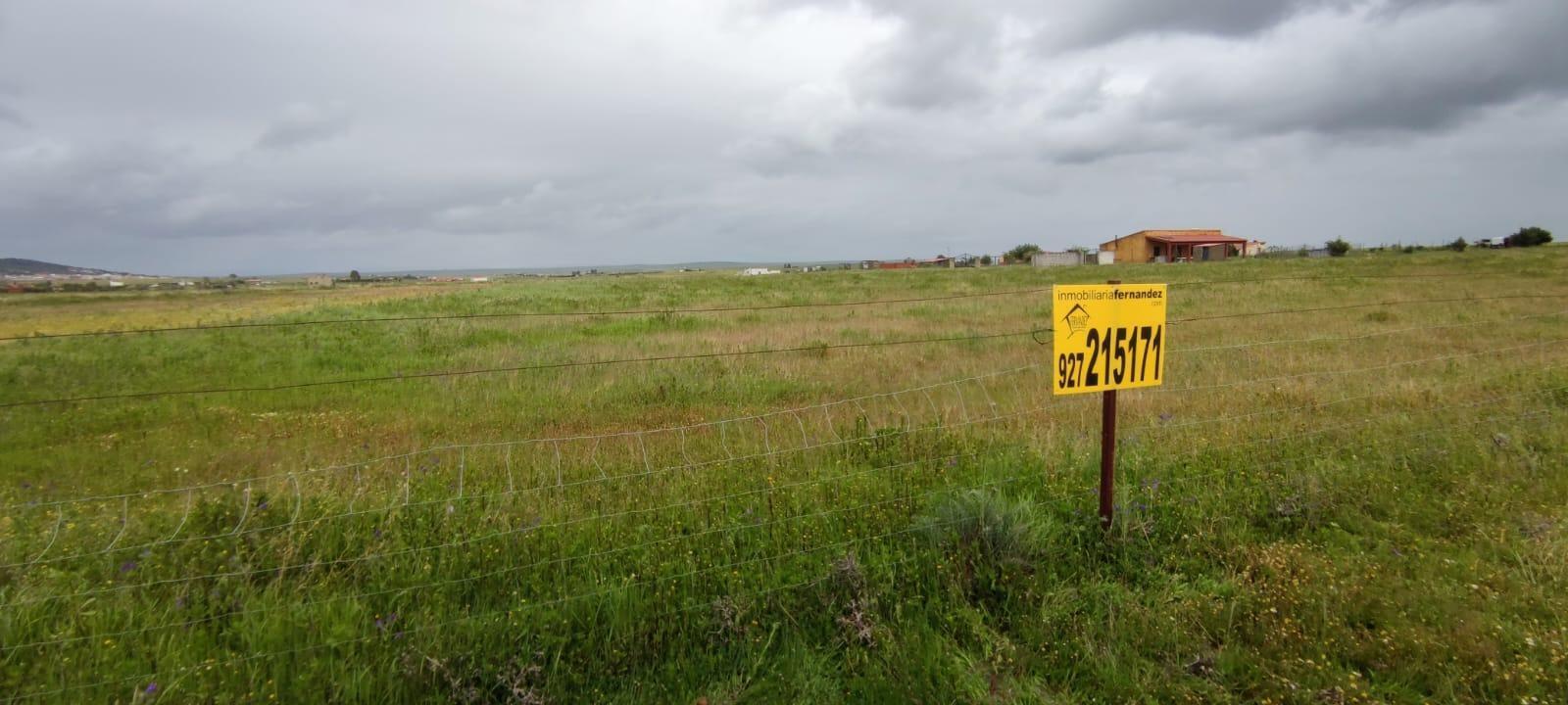 Land in Sierra de Fuentes for sale Building Photo- Image 1 of 4