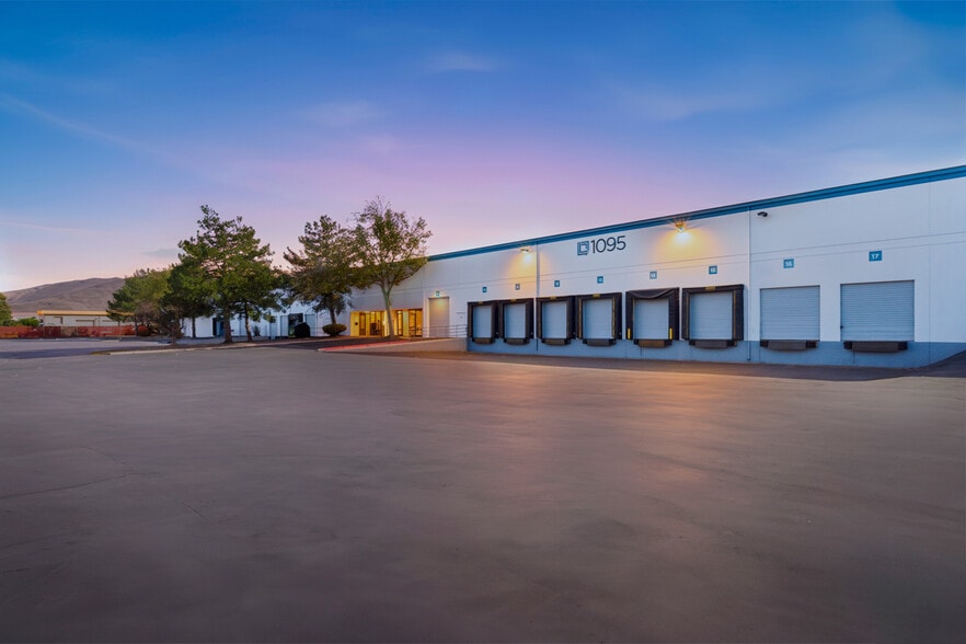 1095 Spice Islands Dr, Sparks, NV for lease - Building Photo - Image 1 of 16