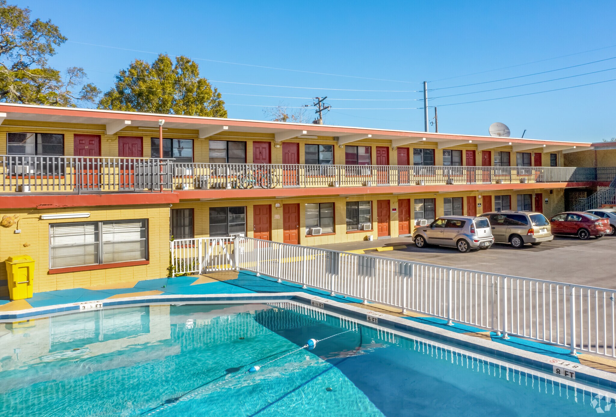 275 S 34th St, Saint Petersburg, FL 33711 Inn On The Hill Motel