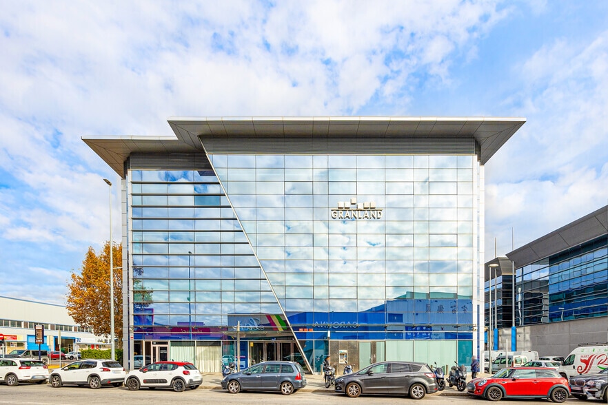 Office in Badalona, Barcelona for lease - Building Photo - Image 2 of 4