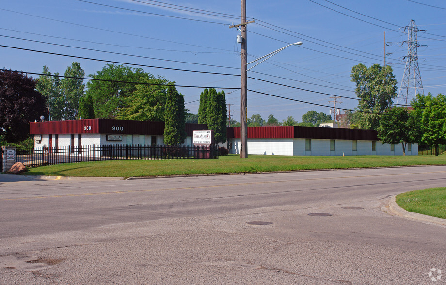 900 Auburn Rd, Pontiac, MI for sale - Primary Photo - Image 1 of 4