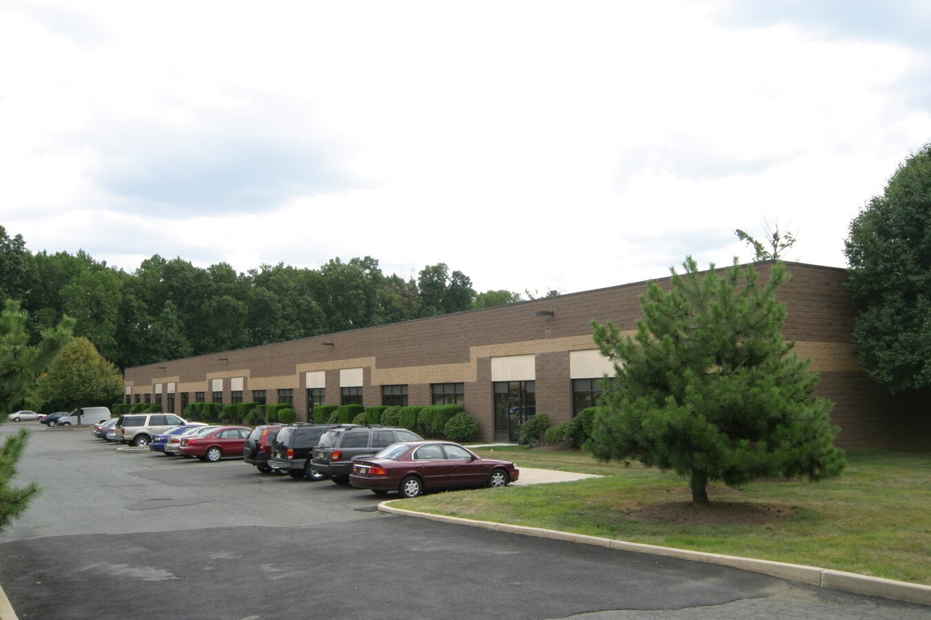 4 Crossroads Dr, Hamilton, NJ 08691