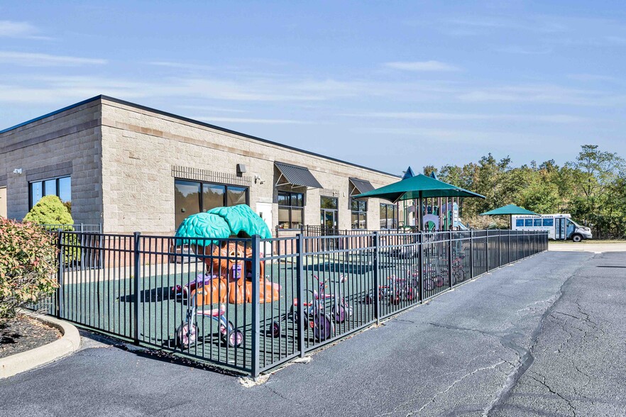 941 Center Rd, Avon, OH for sale - Building Photo - Image 3 of 29