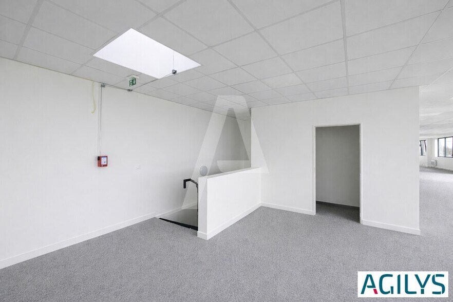 Flex in Bondoufle for sale - Building Photo - Image 3 of 8