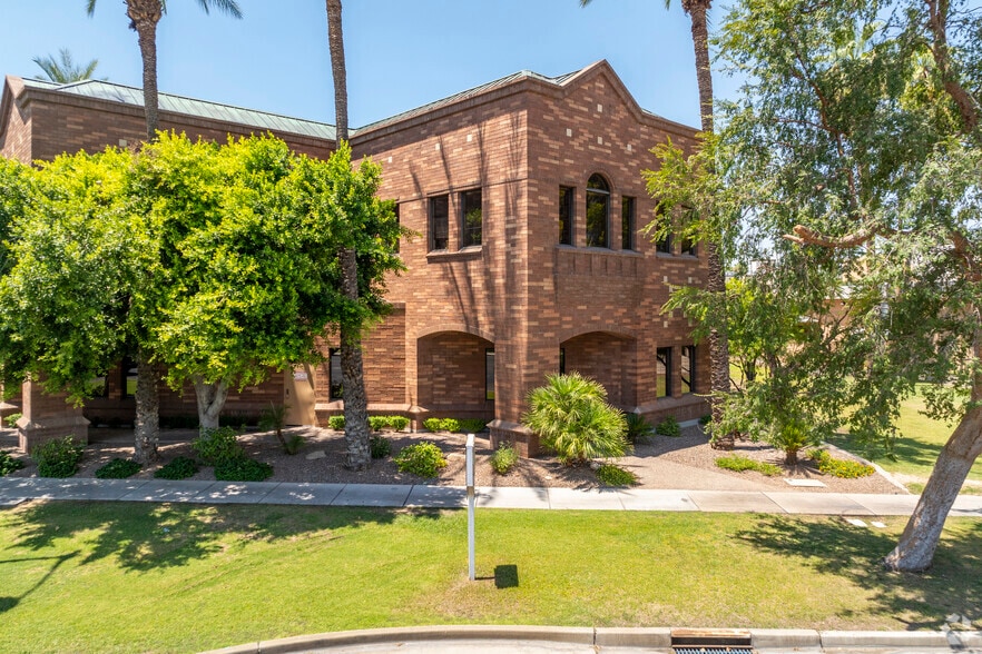 40 N Center St, Mesa, AZ for lease - Primary Photo - Image 1 of 6
