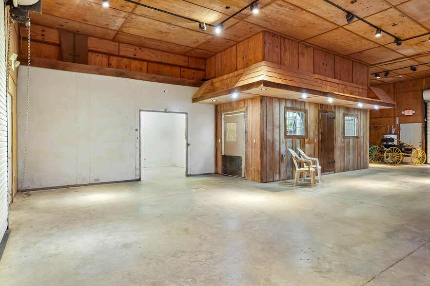 8977 DuPont Blvd, Lincoln, DE for sale - Interior Photo - Image 2 of 48