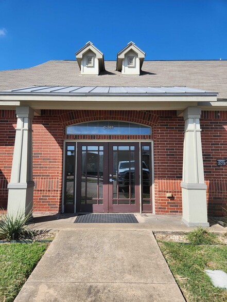 1317 Picadilly Dr, Pflugerville, TX for lease - Building Photo - Image 1 of 13