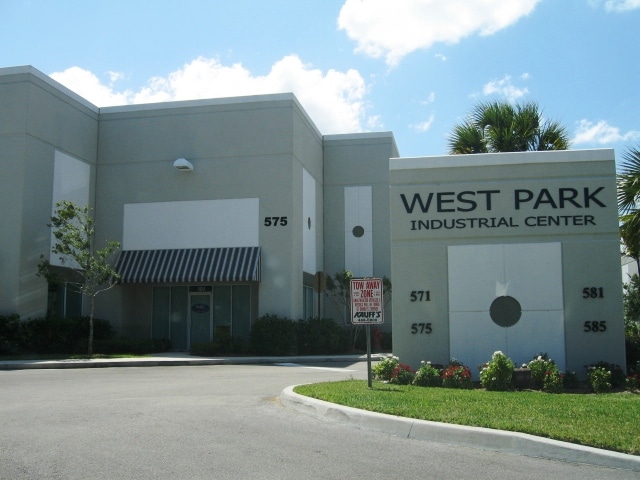 571 NW Mercantile Pl, Port Saint Lucie, FL for lease - Building Photo - Image 3 of 21