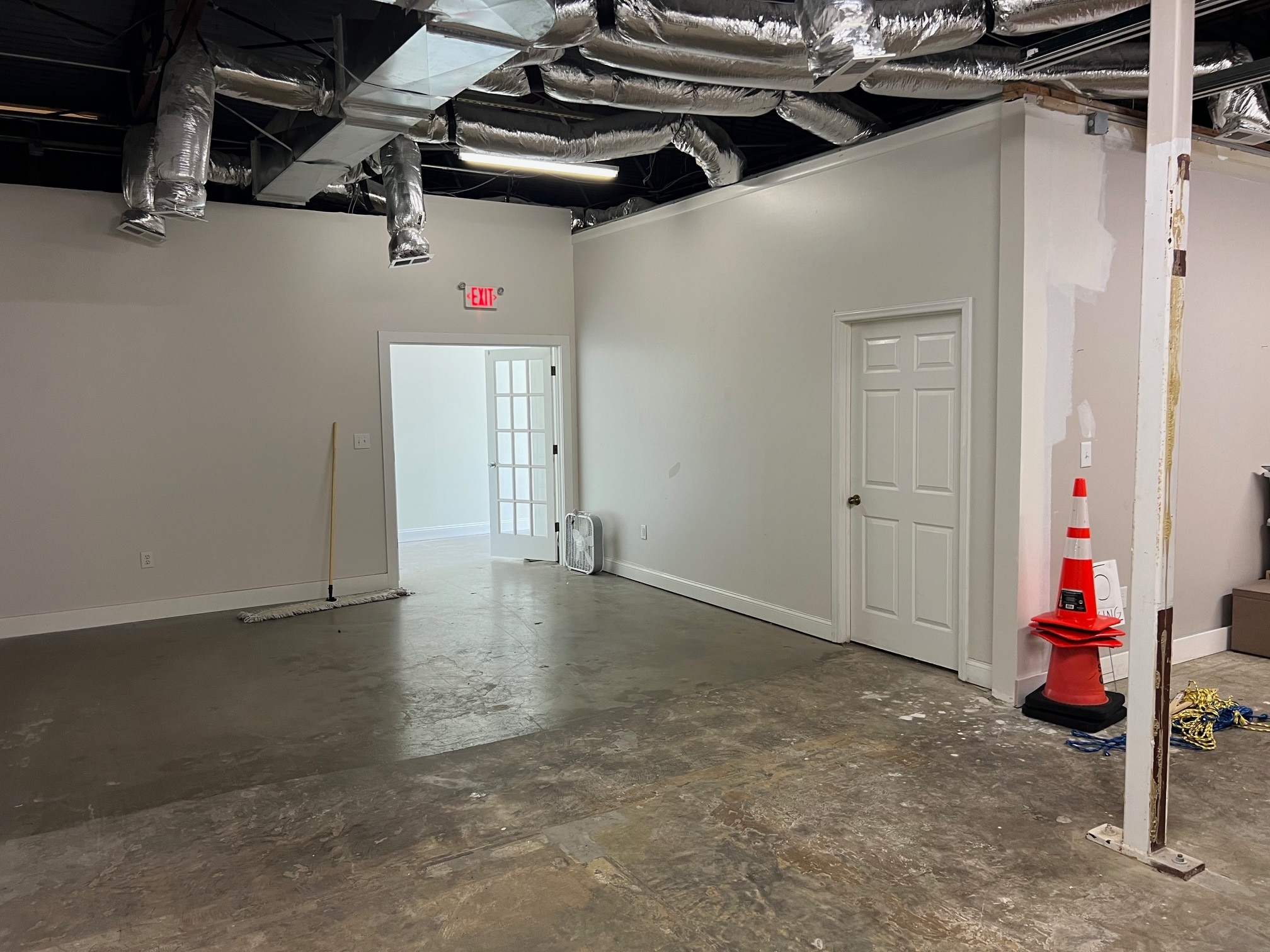 1305 Arendell, Morehead City, NC for lease Interior Photo- Image 1 of 3