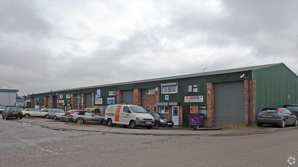 Grovebury Rd, Leighton Buzzard for lease - Building Photo - Image 2 of 3