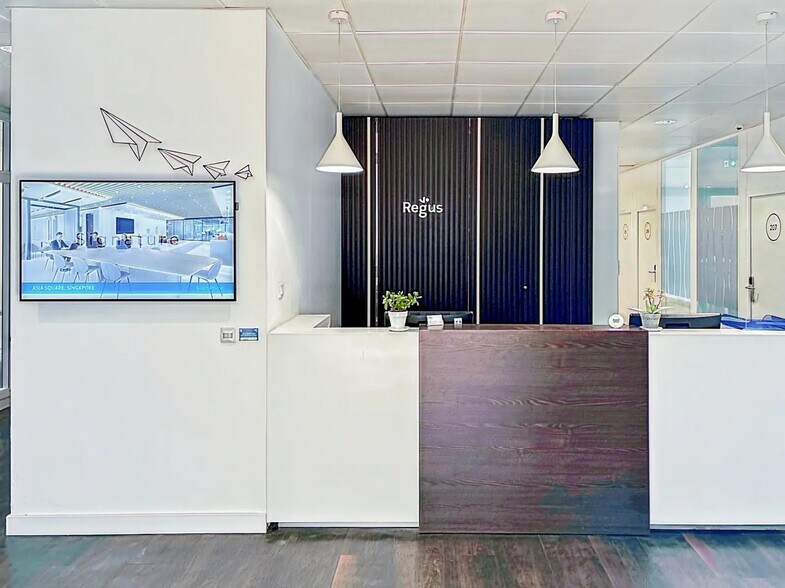 Office in Schiltigheim for lease - Lobby - Image 3 of 10