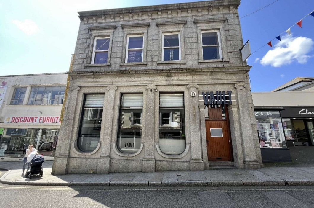 17-18 Market Pl, Penzance for sale Primary Photo- Image 1 of 1