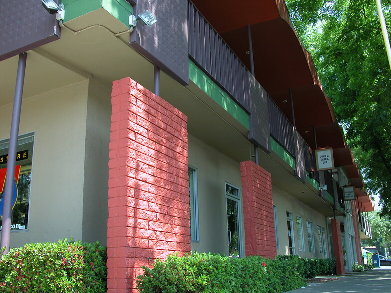 930 Alhambra Blvd, Sacramento, CA for lease - Building Photo - Image 3 of 6