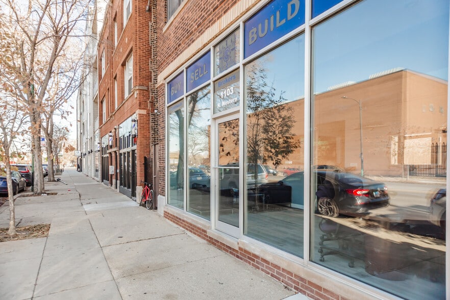 1103 N Western Ave, Chicago, IL for lease - Building Photo - Image 2 of 18