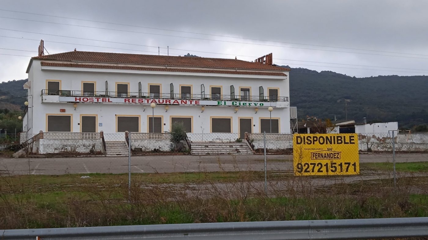 Land in Aliseda for sale Building Photo- Image 1 of 2
