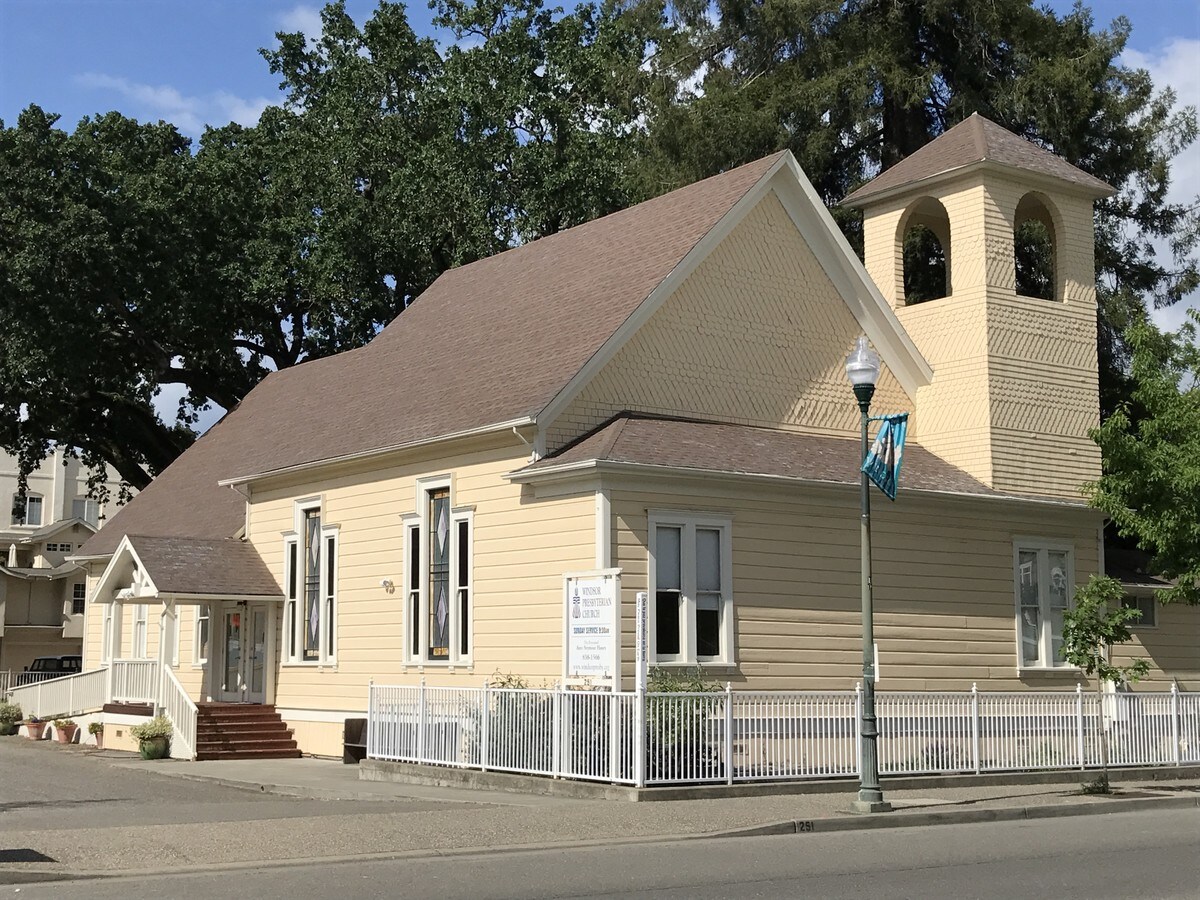 235251 Windsor River Rd, Windsor, CA 95492