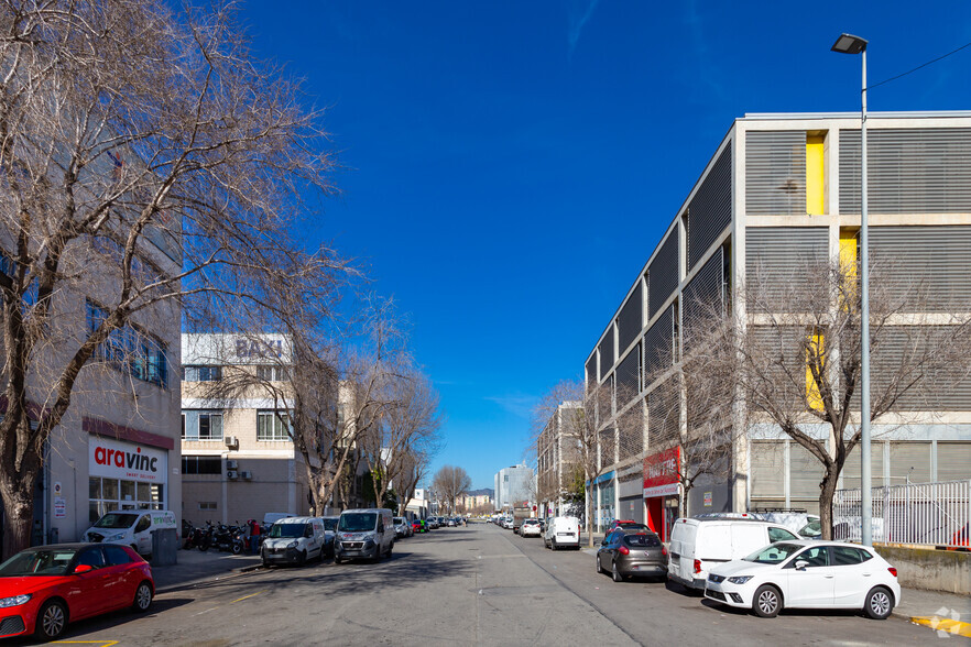 Carrer de Salvador Espriu, L'hospitalet De Llobregat, Barcelona for sale - Building Photo - Image 3 of 3