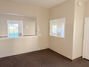 3450-3454 Loma Vista Rd, Ventura, CA for lease Building Photo- Image 2 of 7