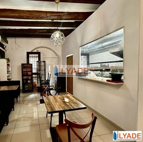 129 Avenue Roger Salengro, Marseille for lease - Interior Photo - Image 3 of 8