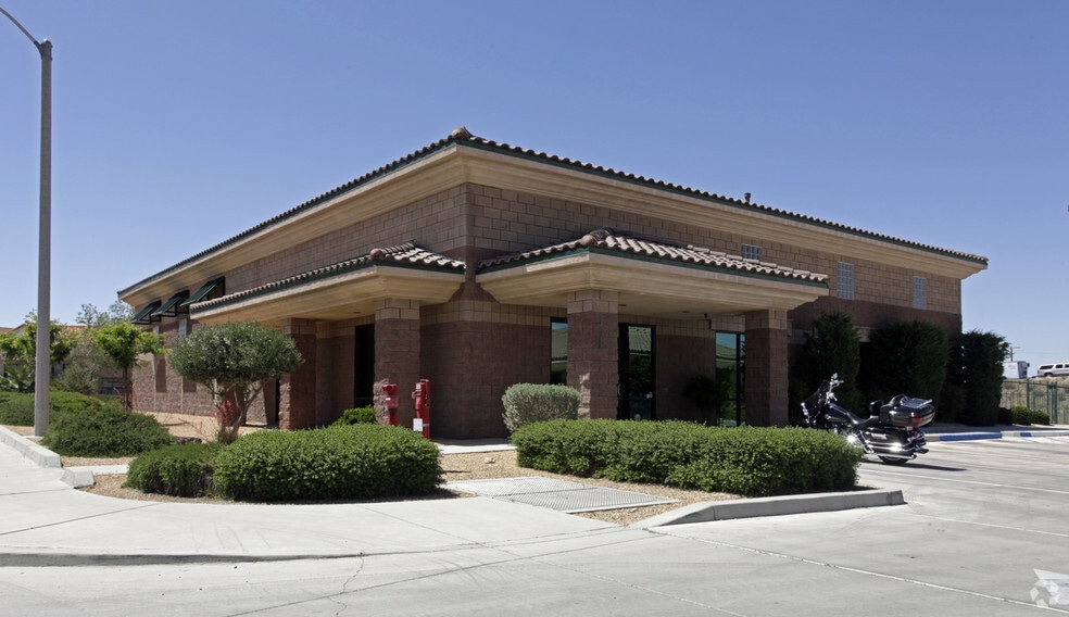 16490 Walnut St, Hesperia, CA for lease - Building Photo - Image 1 of 19