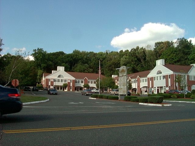 530 Middlebury Rd, Middlebury, CT for lease Building Photo- Image 1 of 2