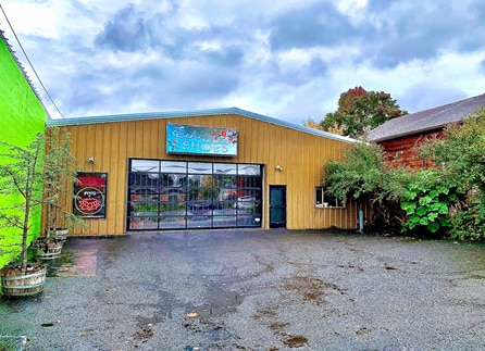 2105-2111 SE Division St portfolio of 2 properties for sale on LoopNet.com - Primary Photo - Image 2 of 9