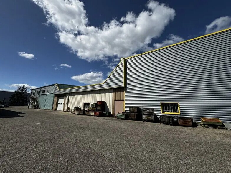 Office in Décines-Charpieu for lease - Building Photo - Image 1 of 27