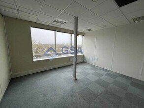 Office in Lieusaint for lease Interior Photo- Image 2 of 8